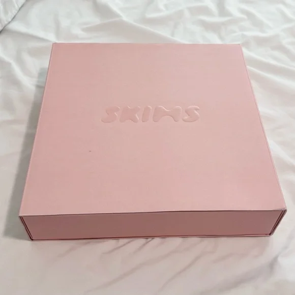 Skims Sleep Long Sleeve Button Up Set - Bubble Gum - Picture 6 of 6